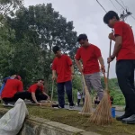 para-buruh-pengusaha-dan-pemerintah-menggelar-aksi-bersih-bersih-di-kawasan-sidotopo-untuk-memperingati-hari-buruh-internasional-2026-jumat-152026-puput-puspitasarijawa-pos-radar-magelang-ajHtf